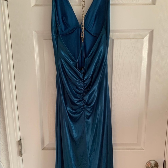 Ladies floor length gown - Picture 2 of 2